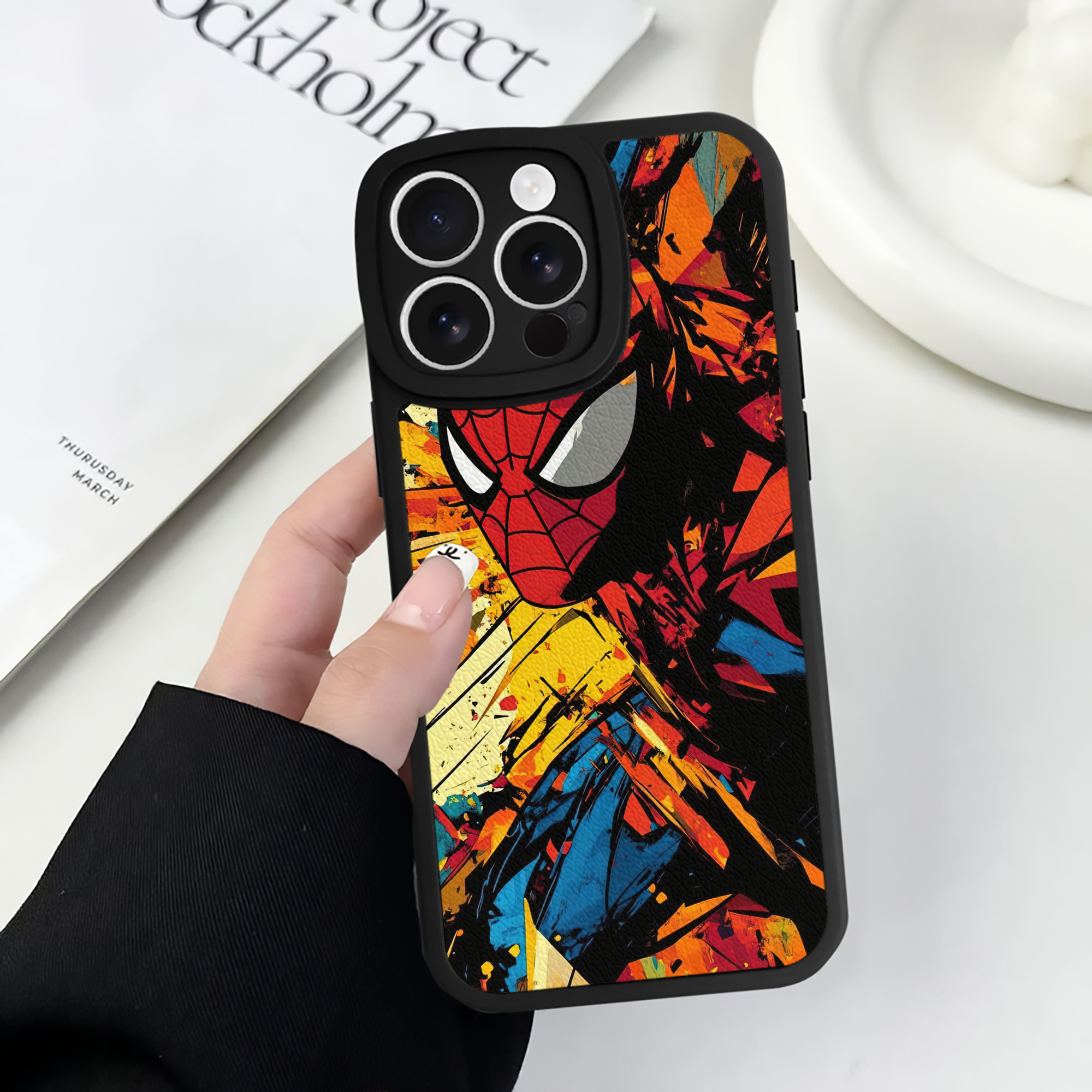 Spider Man スパイダーマン 【iPhone 16シリーズ対応】シリコンスマホケース（レザー調） 材質：シリコン